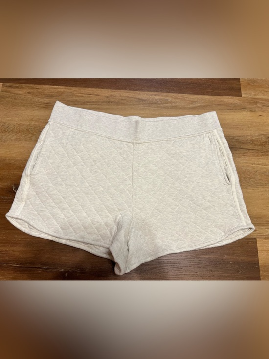 Vineyard Vines Pants - Vineyard Vines Cream Quilted Athletic Lounge Shorts